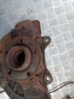 Кулак поворотный левый Volvo XC90, 2007 г.