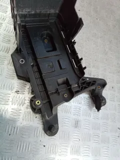 Полка аккумулятора Volkswagen Passat, 2007 г.