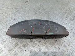 Щиток приборов (приборная панель) Audi A4, 2000 г.