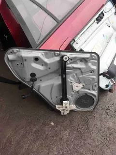 Стеклоподъемник электрический Volkswagen Passat, 2000 г.