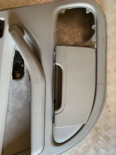 Обшивка двери задней левой (дверная карта) Audi A8, 2005 г.