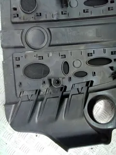 Декоративная крышка двигателя Volkswagen Touareg, 2008 г.