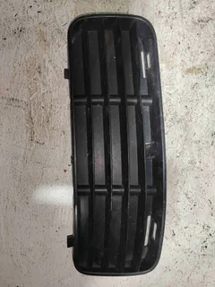 Заглушка (решетка) в бампер Volkswagen Polo, 2000 г.