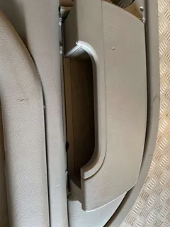 Обшивка двери задней левой (дверная карта) Audi A8, 2005 г.