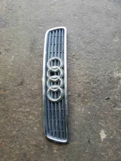 Решетка радиатора Audi A4, 2000 г.