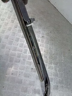 Щеткодержатель (поводок стеклоочистителя, дворник) Audi A4, 2002 г.