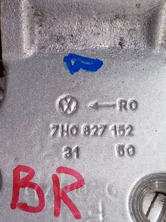 Петля двери задней правой Volkswagen Transporter, 2007 г.