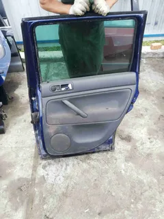 Дверь задняя правая Volkswagen Passat, 2001 г.