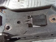 Кронштейн крепления крыла переднего правого Volkswagen Passat, 2001 г.