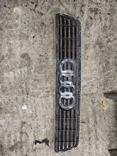 Решетка радиатора Audi A4, 1999 г.