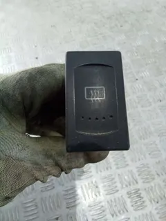 Кнопка подогрева заднего стекла Volkswagen Passat, 2004 г.