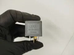 Реле вентилятора Audi 100, 1993 г.