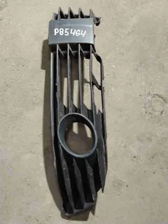 Заглушка (решетка) в бампер Volkswagen Passat, 2003 г.