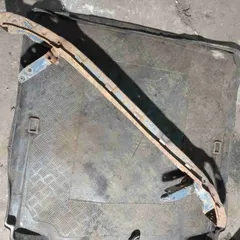 Усилитель бампера переднего Volkswagen Passat, 1992 г.
