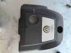 Декоративная крышка двигателя Volkswagen Golf, 2001 г.