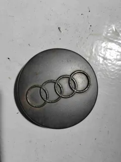 Колпачок литого диска Audi A4, 1999 г.