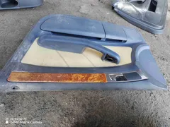 Обшивка двери передней правой (дверная карта) Audi A6, 2000 г.