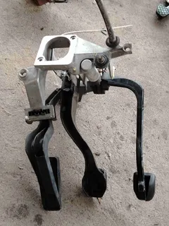 Узел педальный (блок педалей) Audi A4, 1996 г.