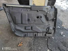 Обшивка двери передней правой (дверная карта) Audi A6, 2000 г.