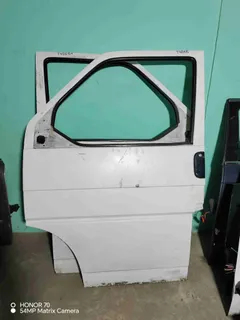 Дверь передняя левая Volkswagen Transporter, 1992 г.