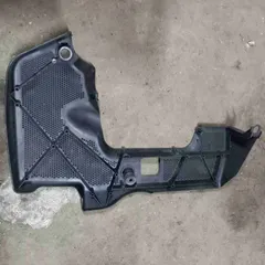 Декоративная крышка двигателя Volkswagen Golf, 1997 г.