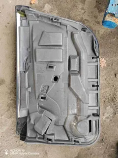 Обшивка двери передней левой (дверная карта) Audi A6, 1999 г.