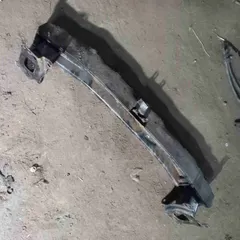 Усилитель бампера переднего Volkswagen Golf, 2005 г.