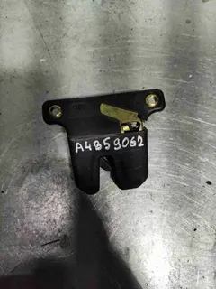 Замок багажника Audi A4, 2001 г.