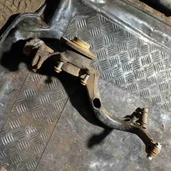 Ступица передняя левая Volkswagen Passat, 2000 г.