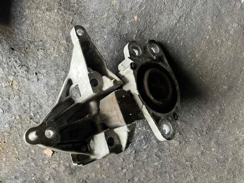 Подушка крепления двигателя Renault Clio, 2003 г.