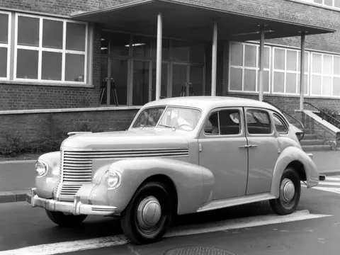 Opel Kapitan I 1938 – 1950 - седан