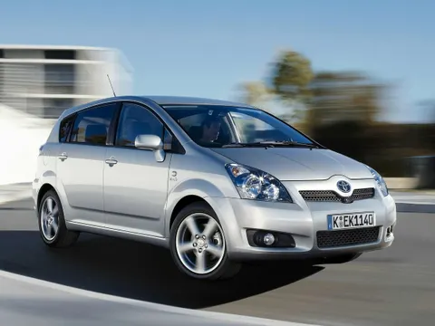 Toyota Corolla Verso I Рестайлинг 2 2007 – 2009