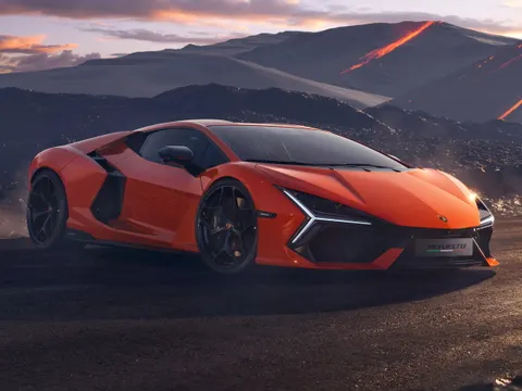 Lamborghini Revuelto  с 2023 г.