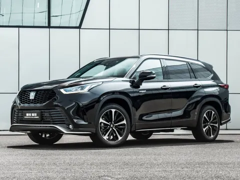 Toyota Crown Kluger  с 2021 г.
