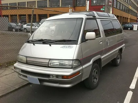 Toyota MasterAce Surf  1982 – 1991