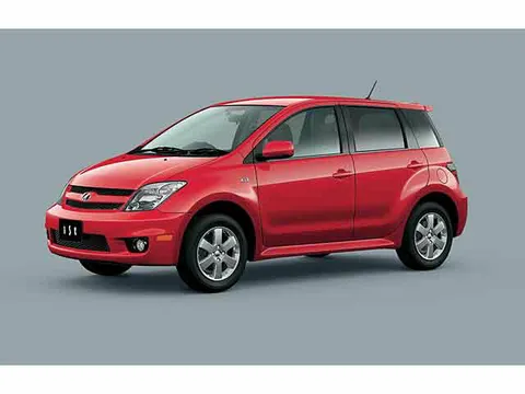Toyota Ist I Рестайлинг 2005 – 2007 - хэтчбек 5 дв.