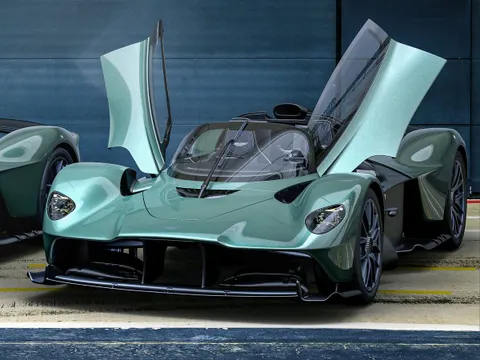 Aston Martin Valkyrie 2021 - н.в.
