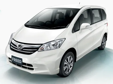 Honda Freed I Рестайлинг 2011 – 2014 - компактвэн