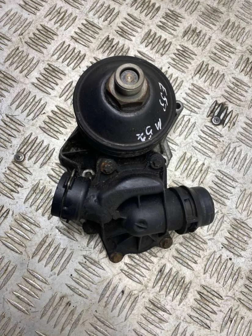 Помпа BMW 5 серии, 2002 г.