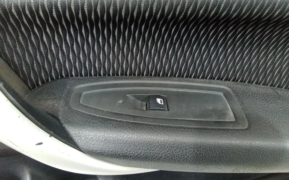 Кнопка стеклоподъемника переднего правого BMW 1 серии, 2013 г.