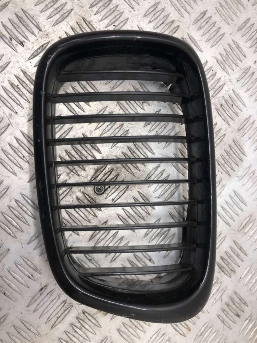 Решетка капота BMW 5 серии, 1997 г.