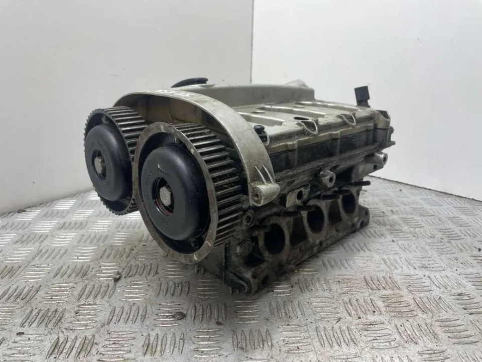 Головка блока цилиндров Audi A4, 2004 г.