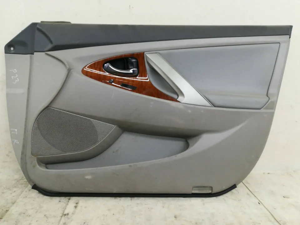 Обшивка двери передней правой (дверная карта) Toyota Camry, 2009 г.