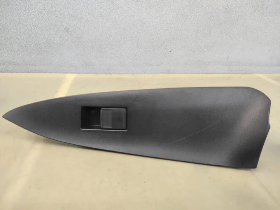 Кнопка стеклоподъемника заднего левого Toyota RAV4, 2009 г.