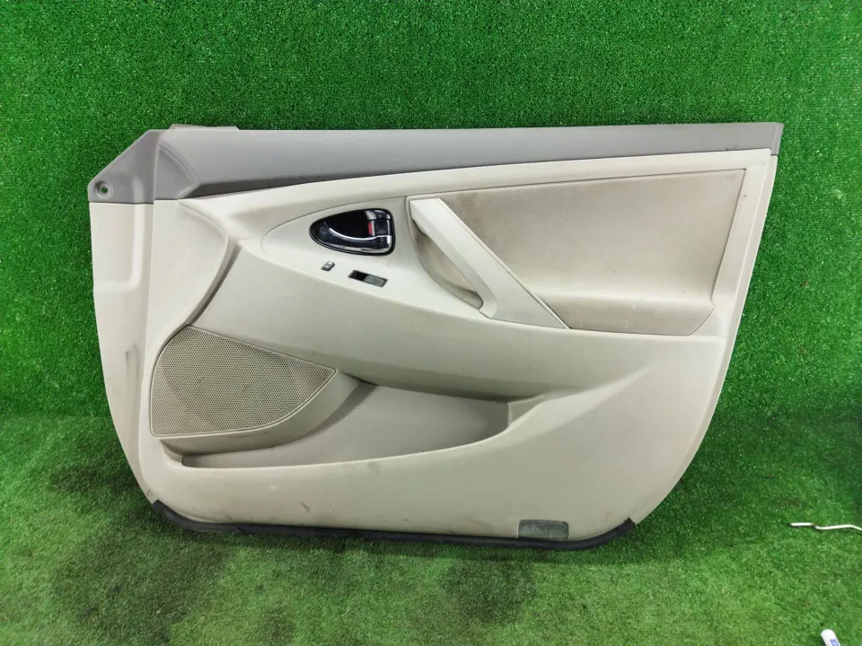 Обшивка двери передней правой (дверная карта) Toyota Camry, 2009 г.