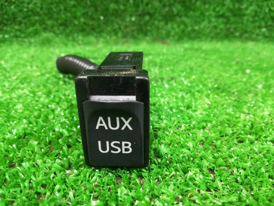 Разъем AUX / USB Toyota Avensis, 2012 г.
