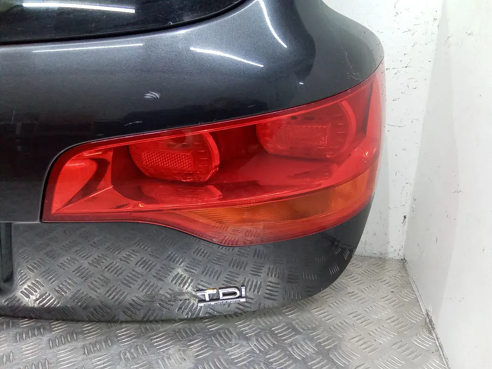Фонарь крышки багажника правый Audi Q7, 2006 г.