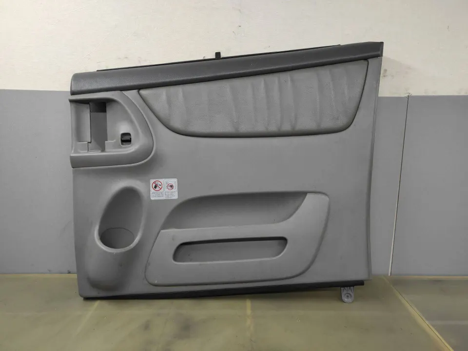 Обшивка двери задней правой (дверная карта) Toyota Sienna, 2007 г.