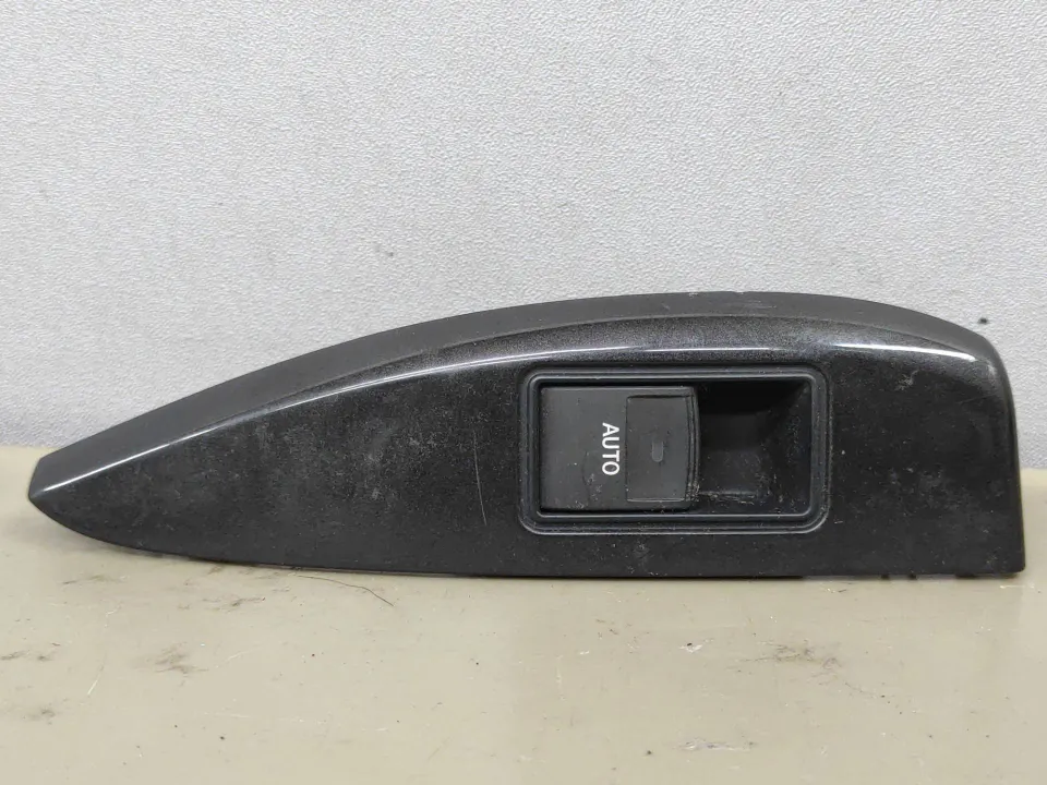 Кнопка стеклоподъемника заднего правого Toyota Sienna, 2014 г.