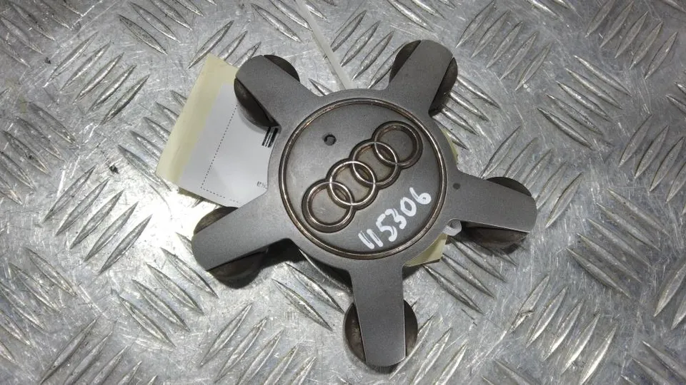 Колпачок литого диска Audi A4, 2008 г.
